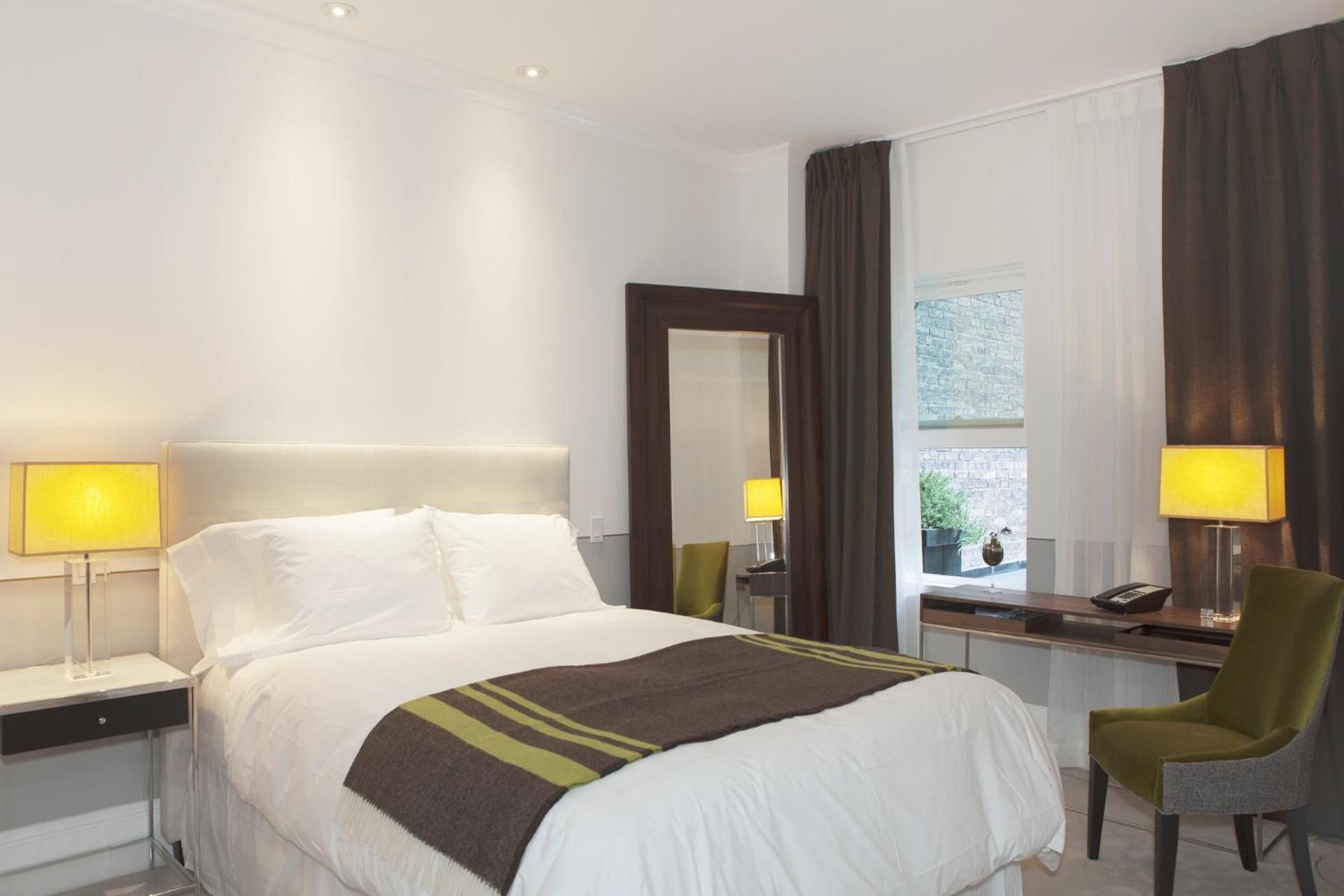 Deluxe Queen Retreat