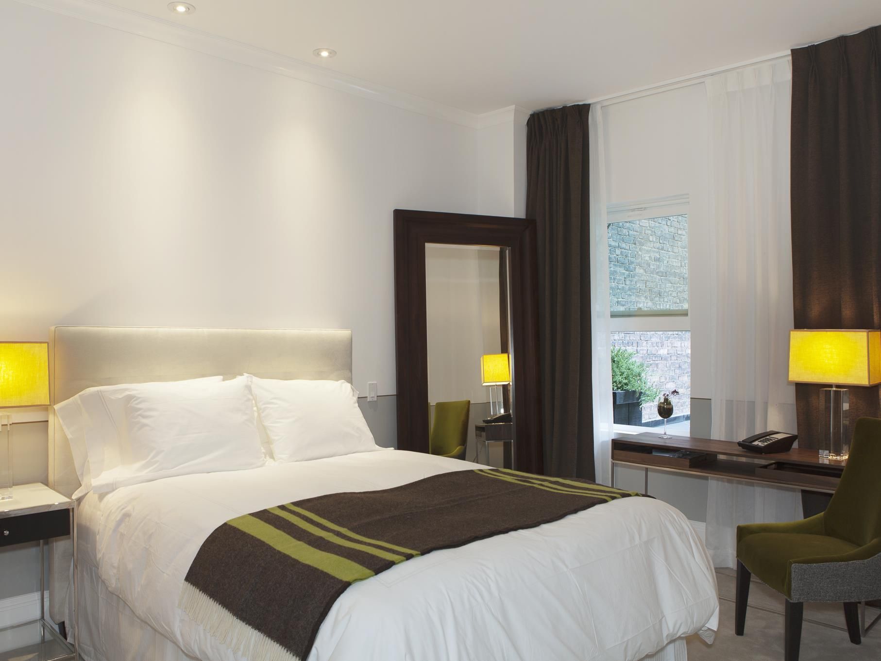 Deluxe Queen Patio Room 