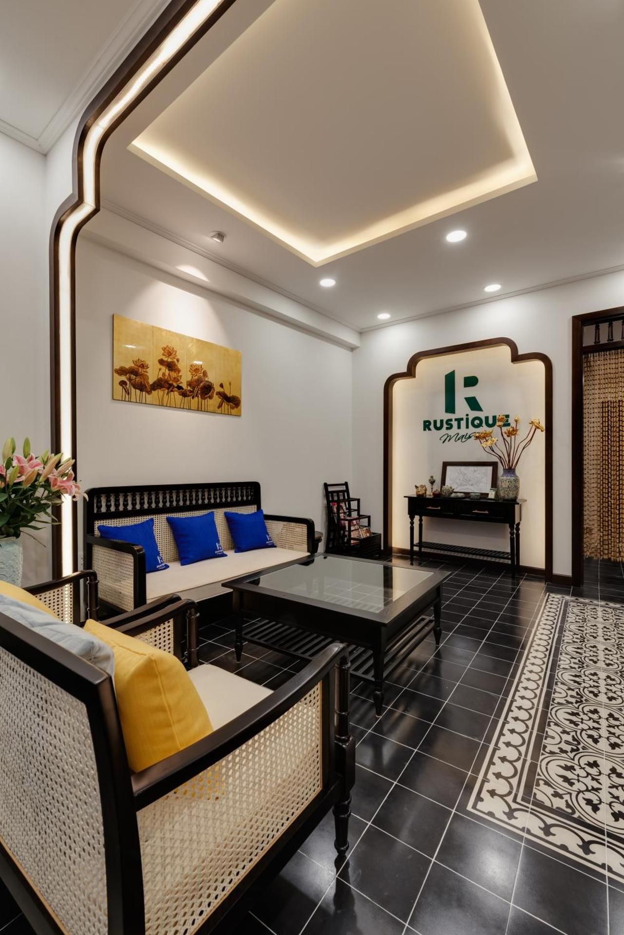 Shared lounge/TV area