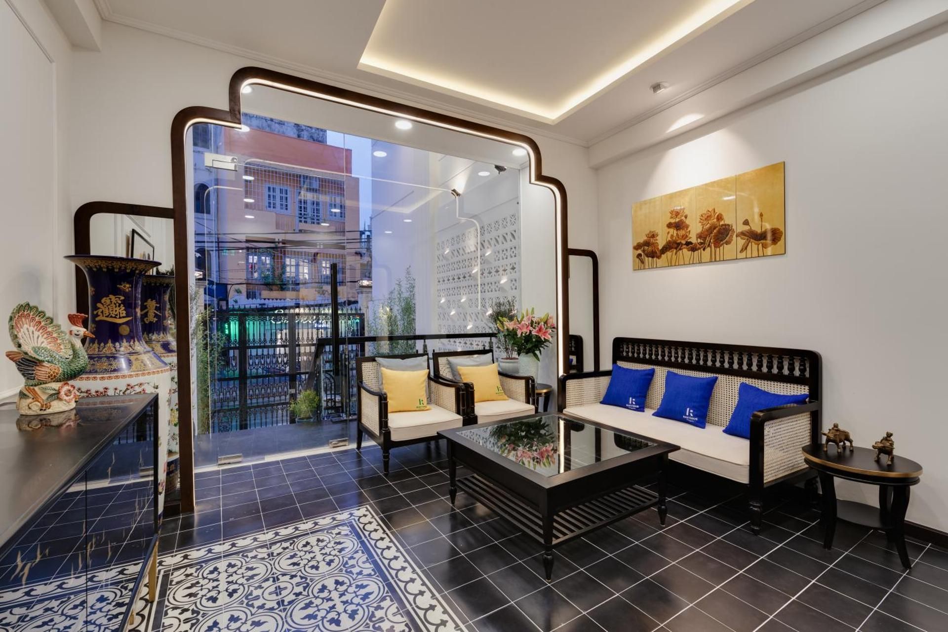 Shared lounge/TV area