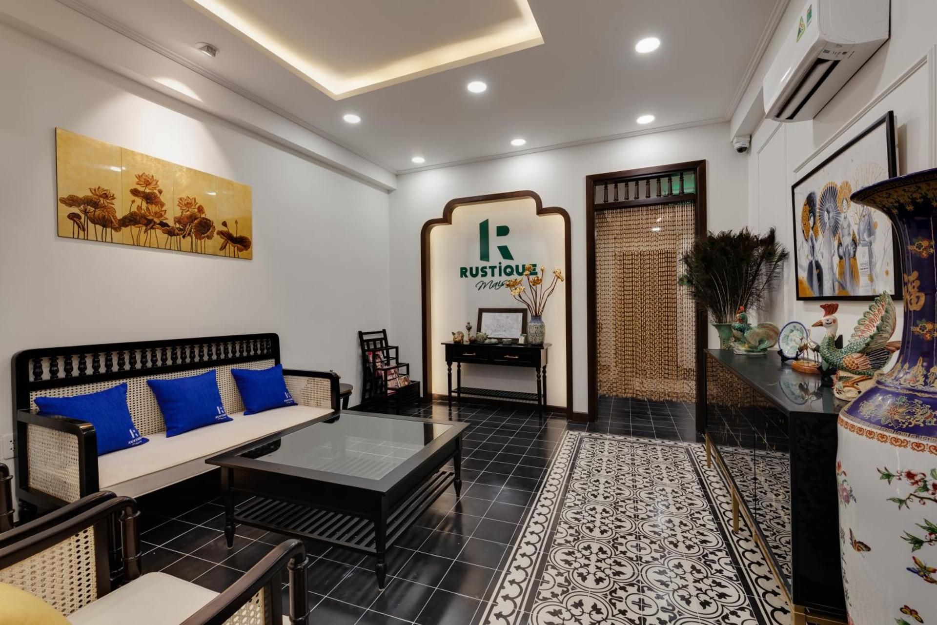 Shared lounge/TV area