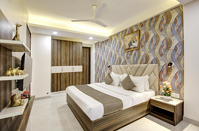 Luxury Suite With Balcony Kitchen And Living Room