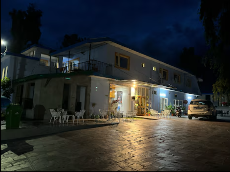 Pops Hotel and Restaurant