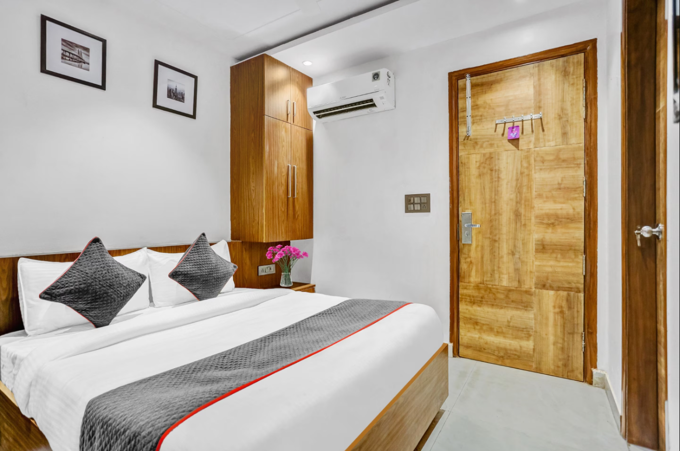 The Arrow Near M2k Cinemas Rohini Classic Triple Room 5