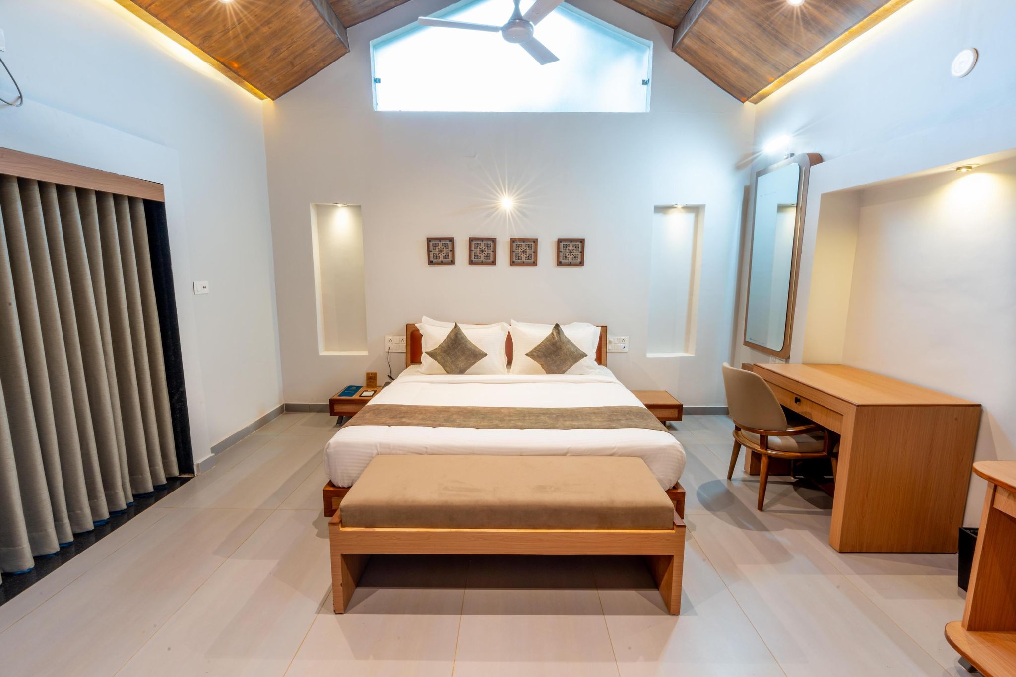 King’s Kraft River Side Resort CLUB COTTAGE 4