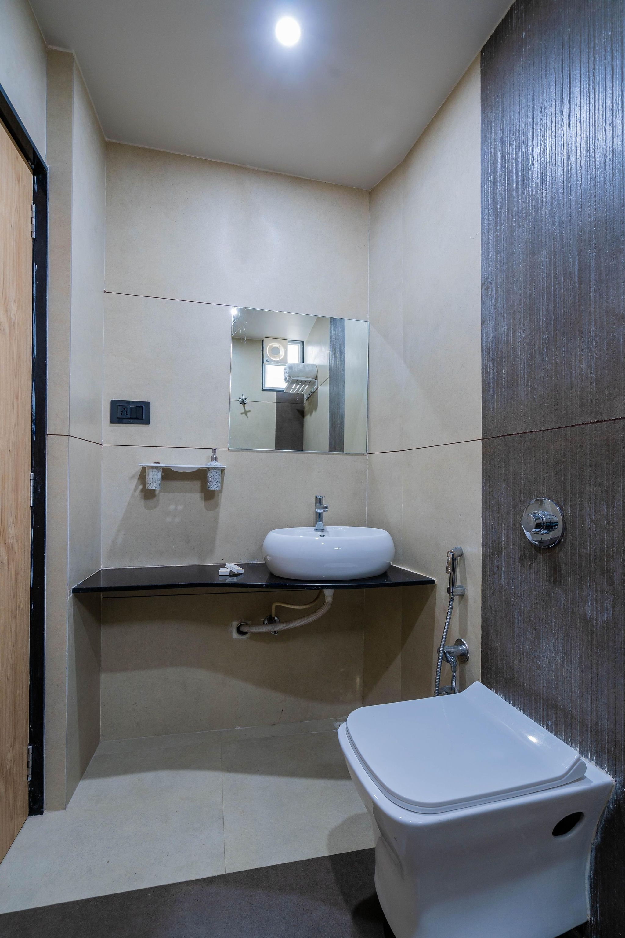 Mini Suit with High Speed Internet