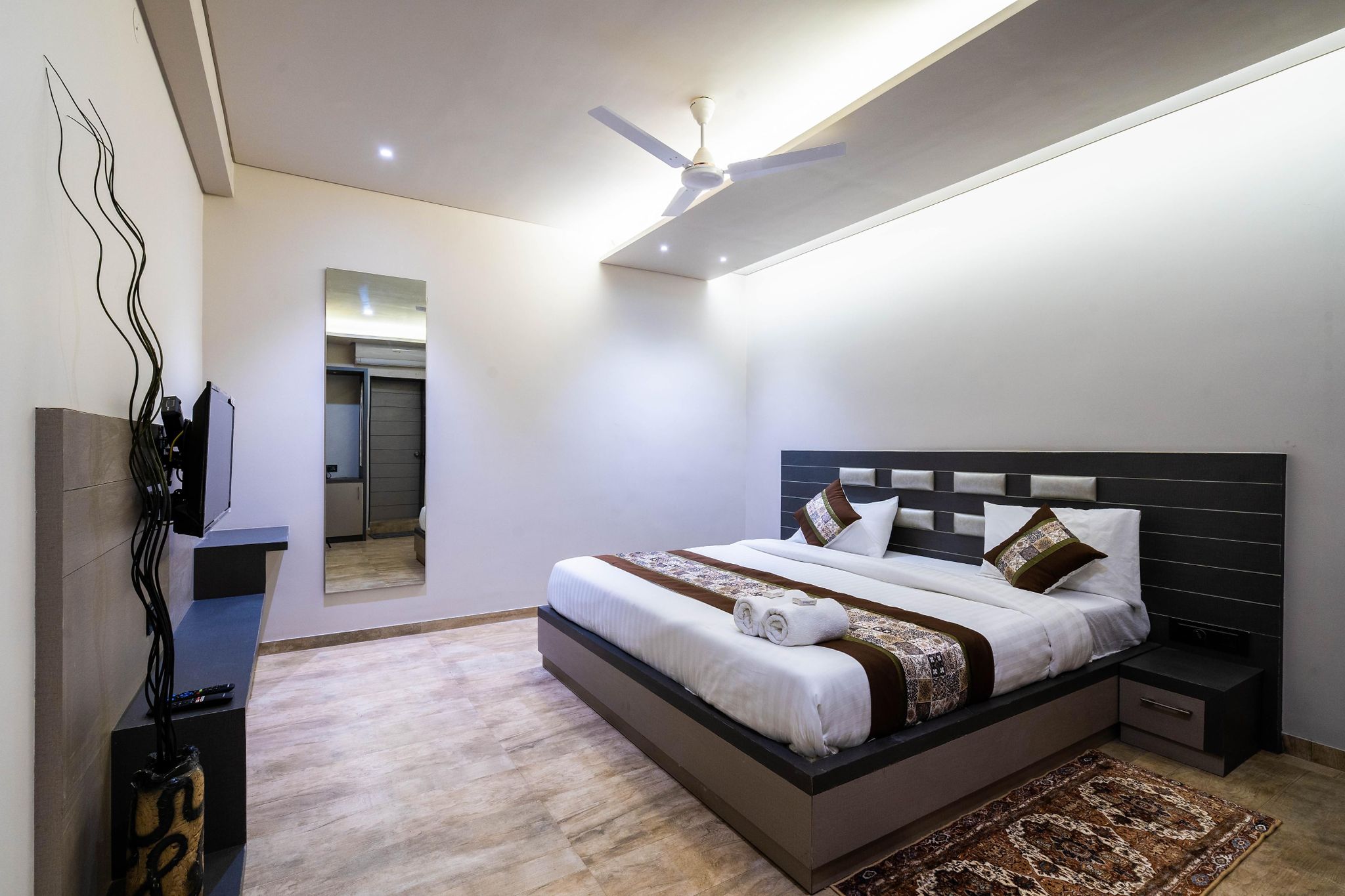 Mini Suit with High Speed Internet