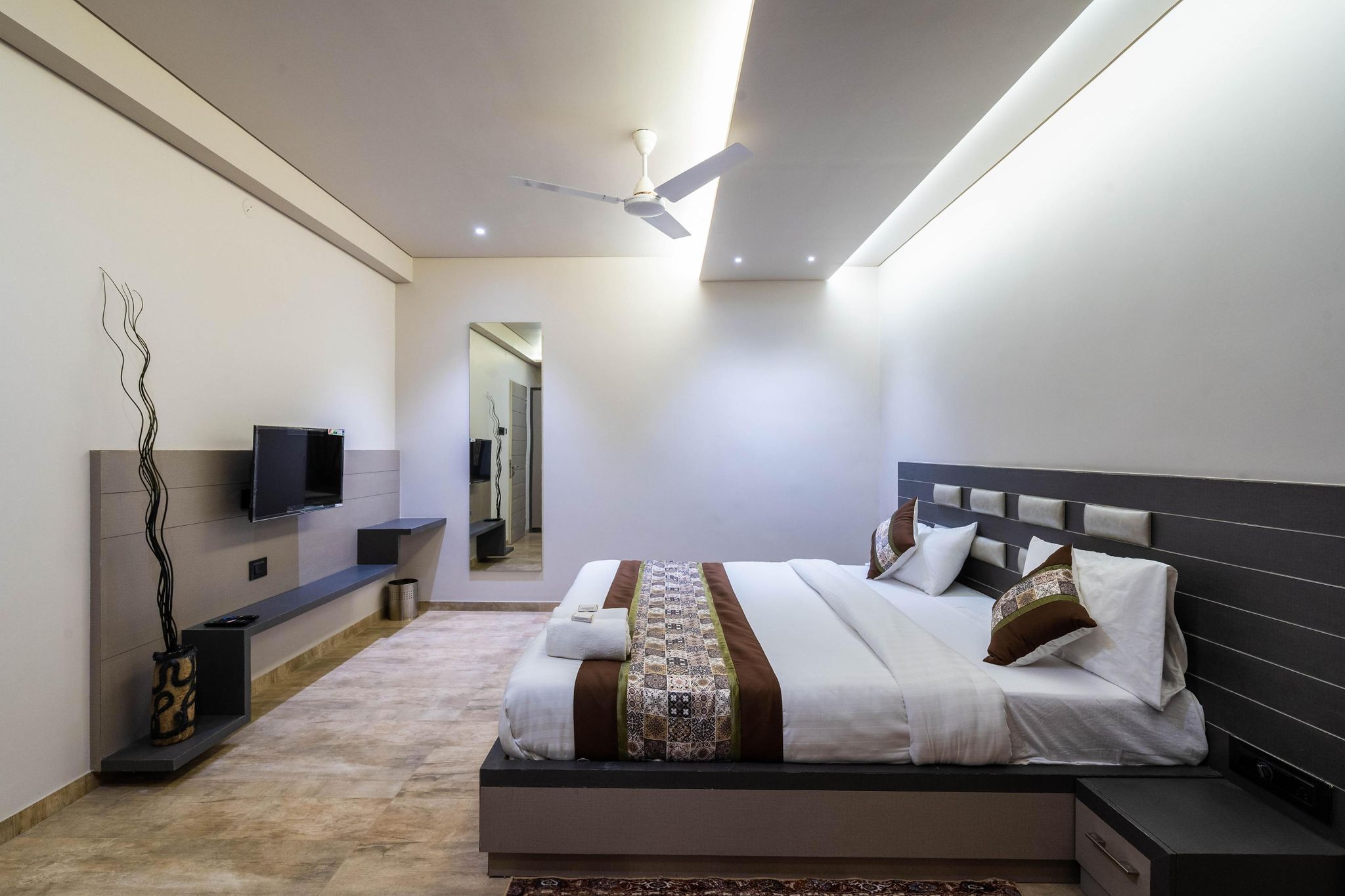 Mini Suit with High Speed Internet