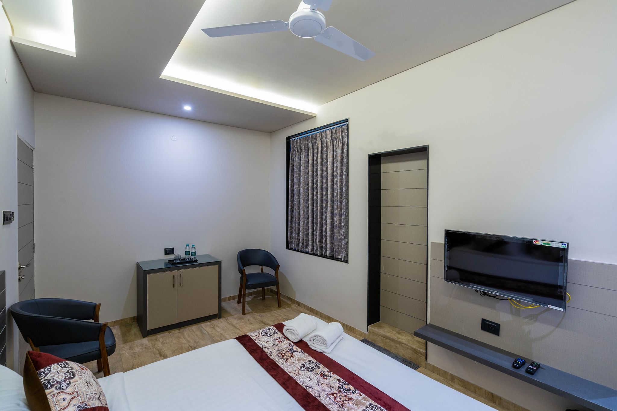 Hotel Goldstar Standard Room -High Speed Internet(Free) 3