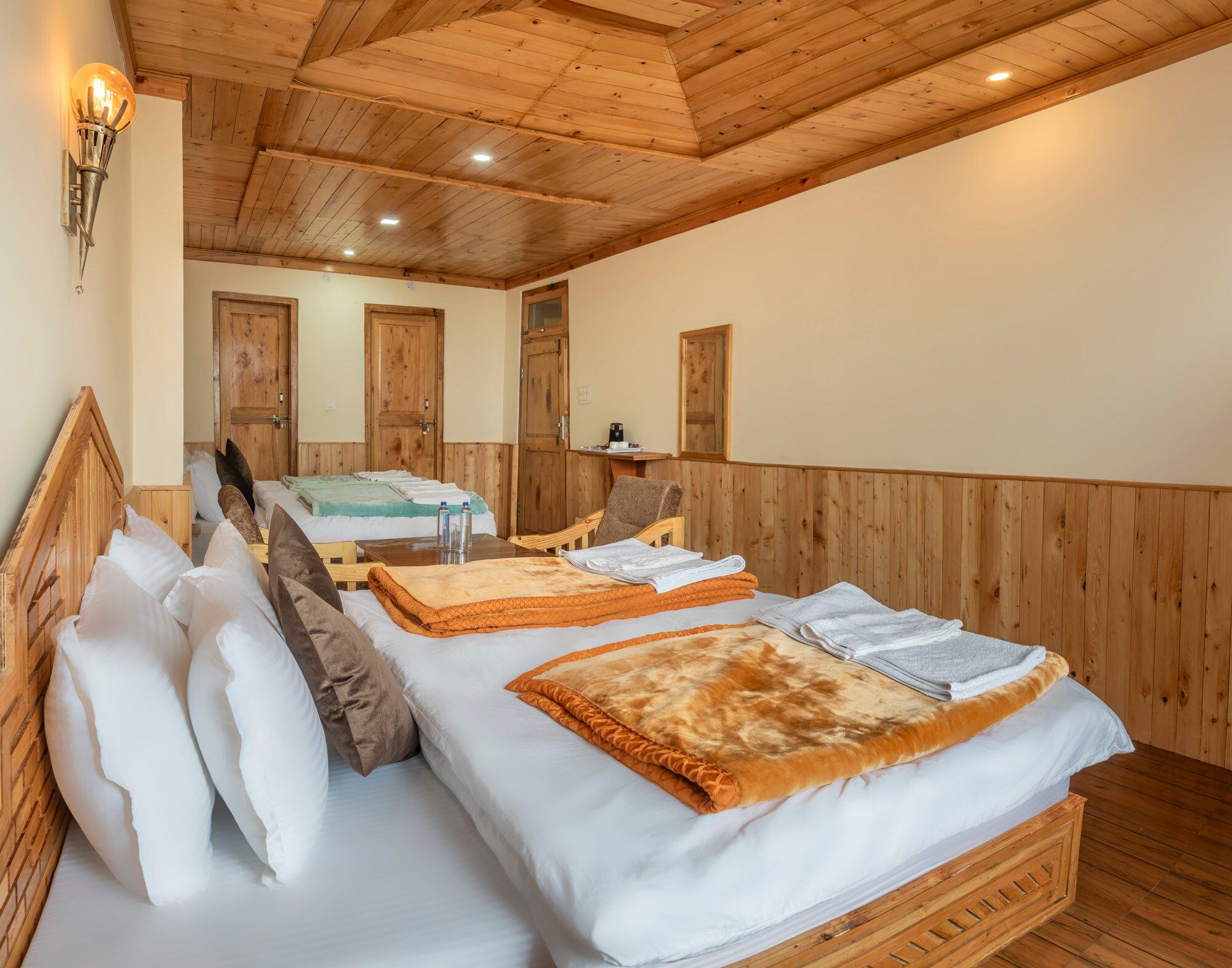 Jalori Hill Family Room 2