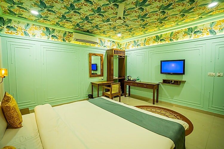 Regal Retreat Room