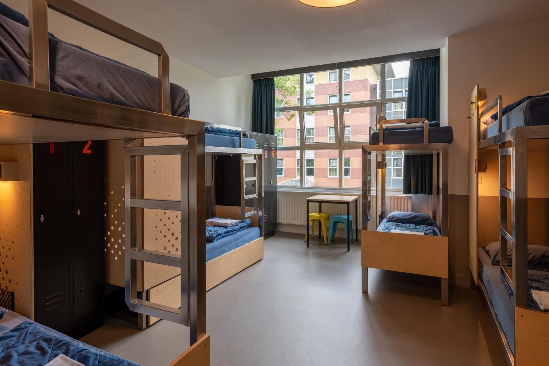 Bed in 8-Bed Mixed Room with Shower