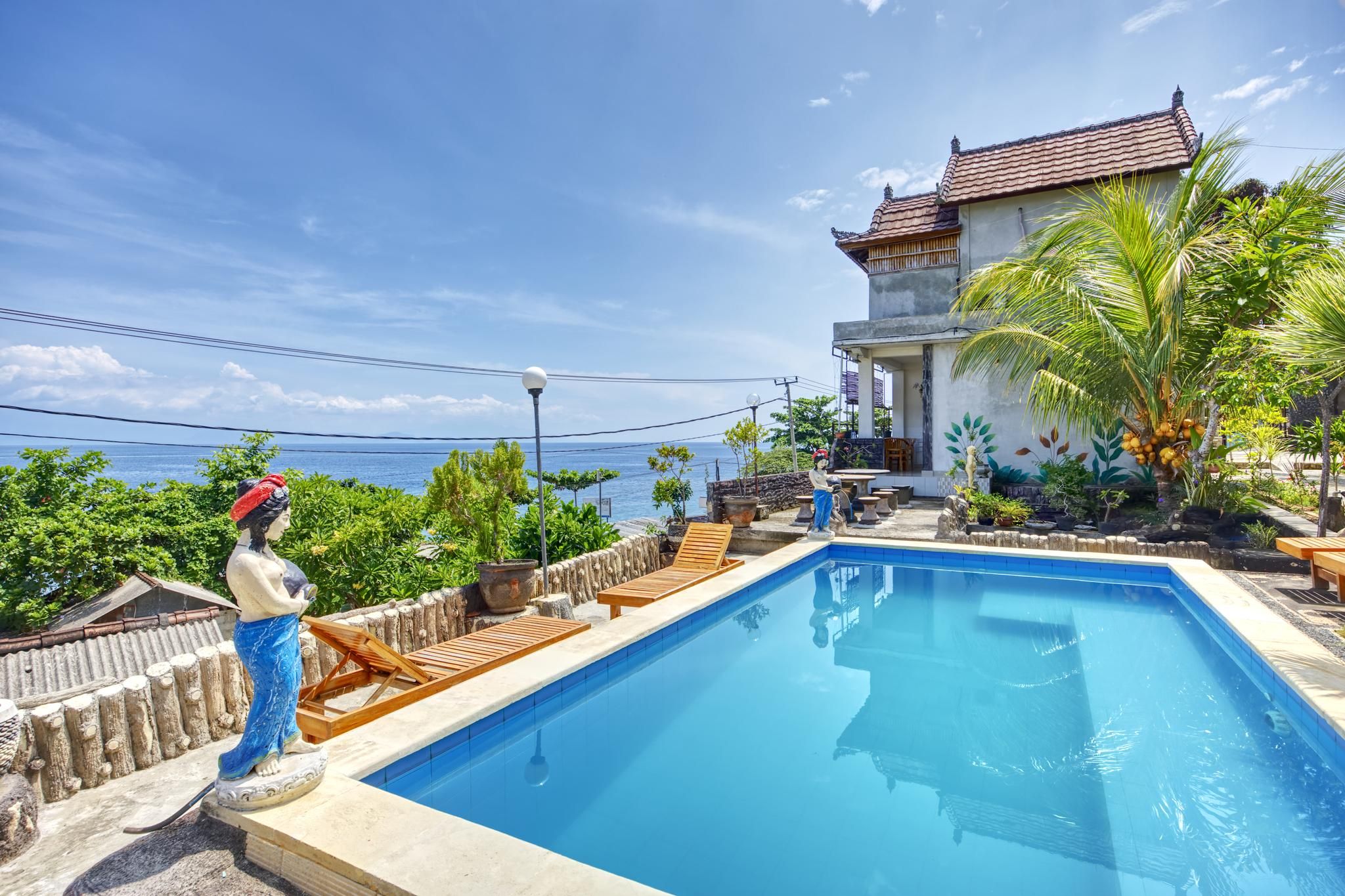 Swimming pool [outdoor]