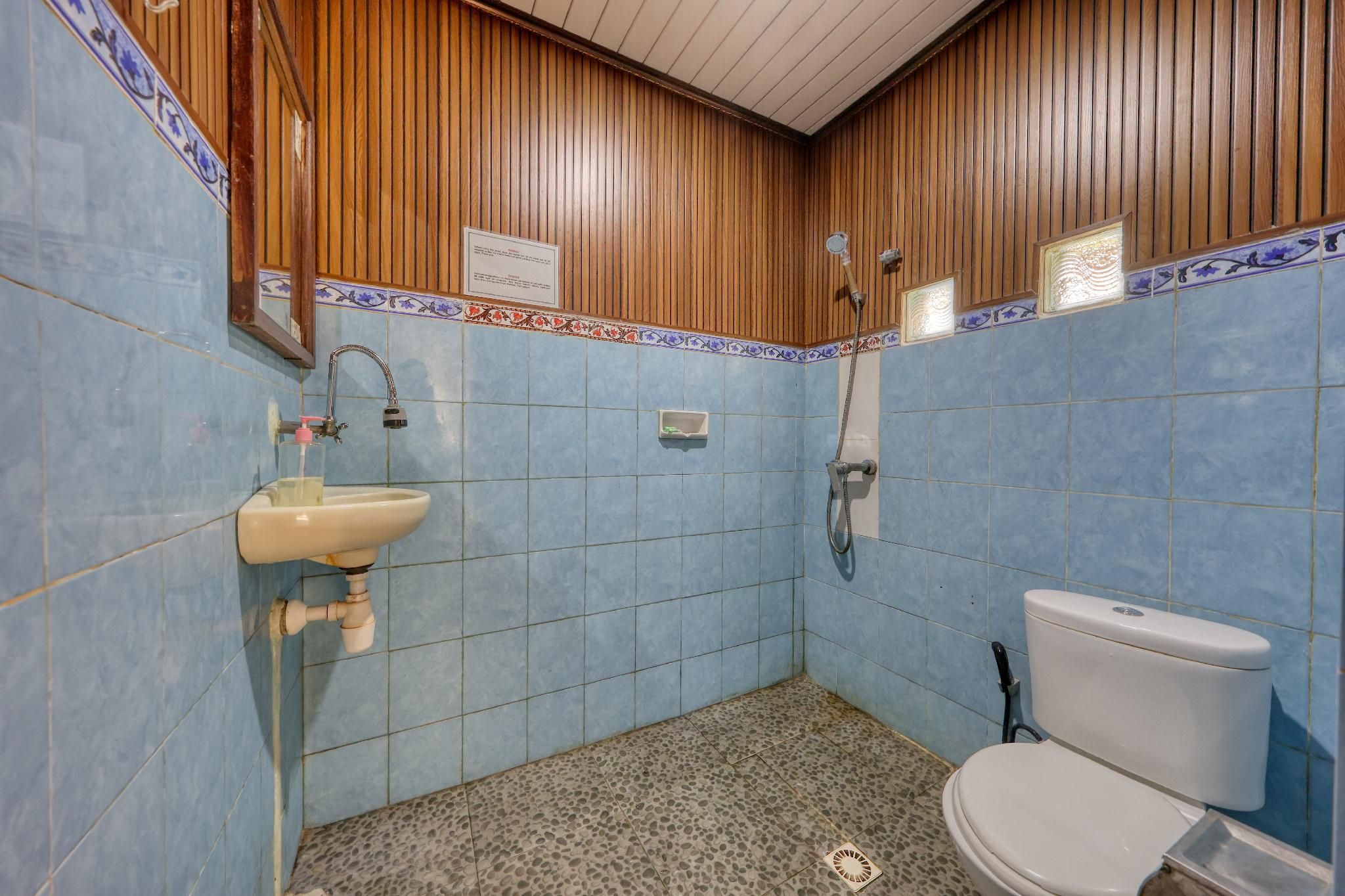 Bagus Cottage Double Room with Pool View 7