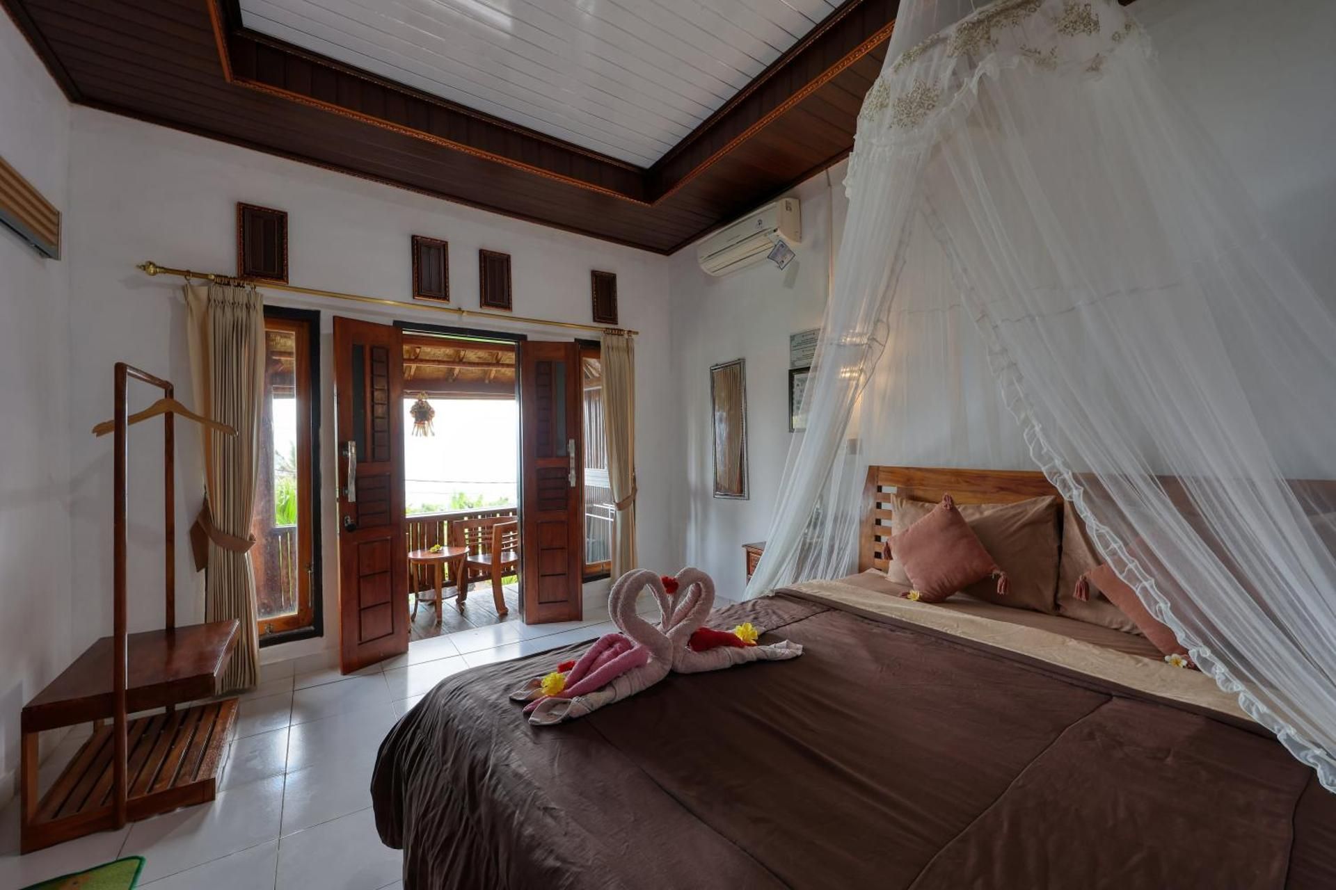 Bagus Cottage Double Room with Pool View 3