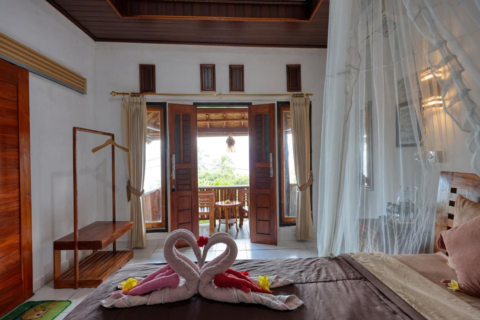 Bagus Cottage Double Room with Pool View 9