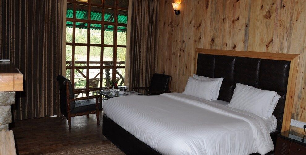 Apple Valley Resort Deluxe Room 5