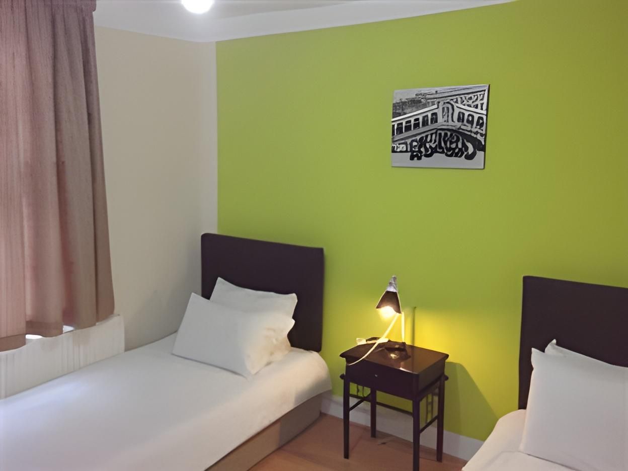 Economy Twin Room with Shared Bathroom