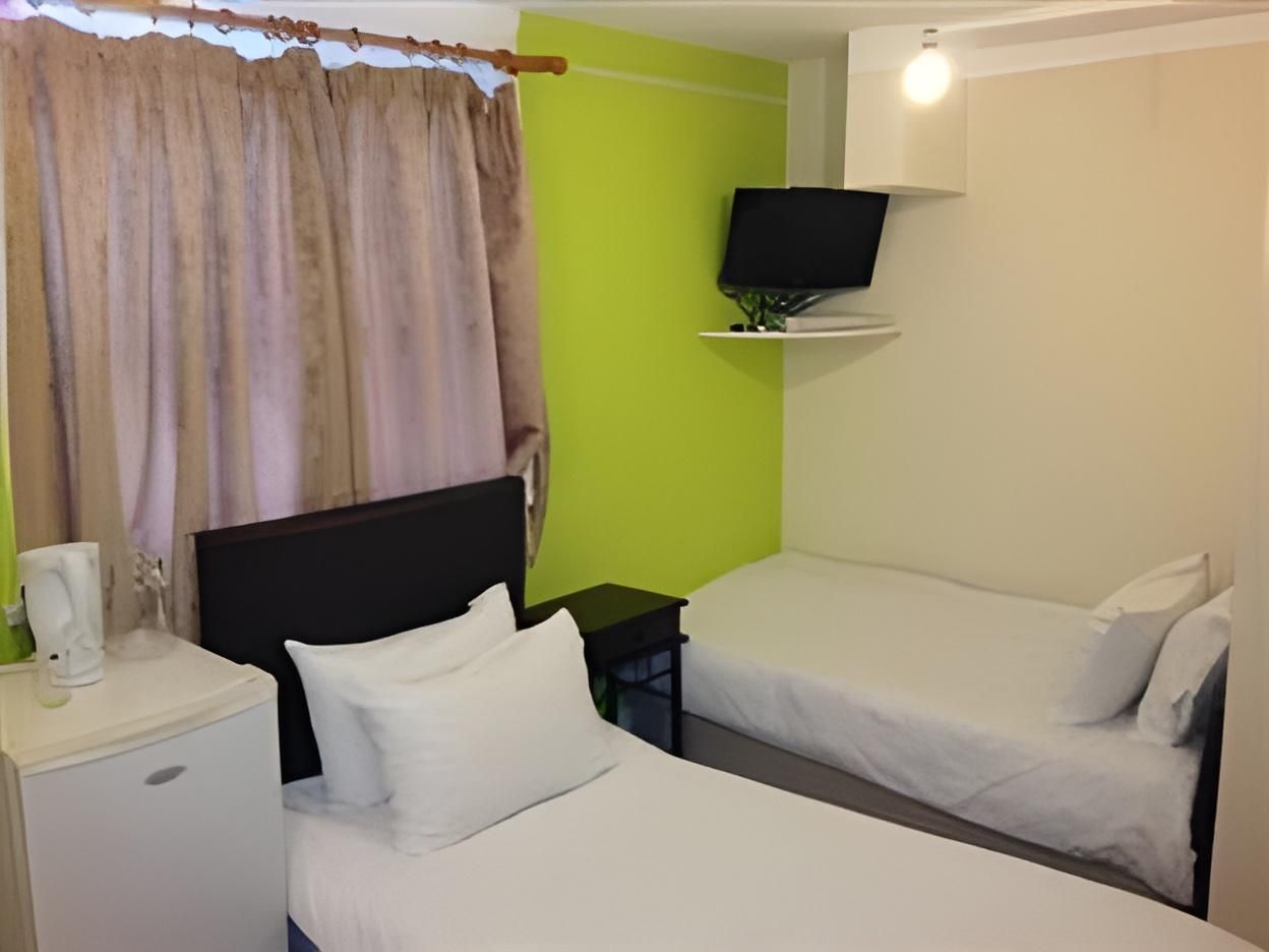 Economy Twin Room with Shared Bathroom