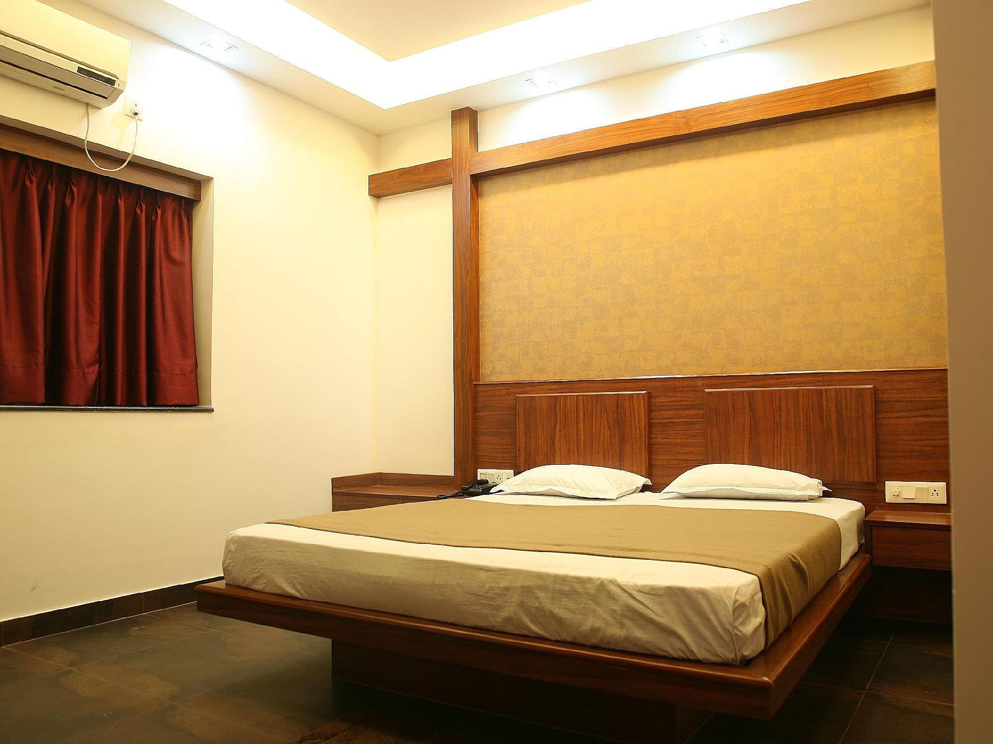 undefined Hotel Trimoorti 10