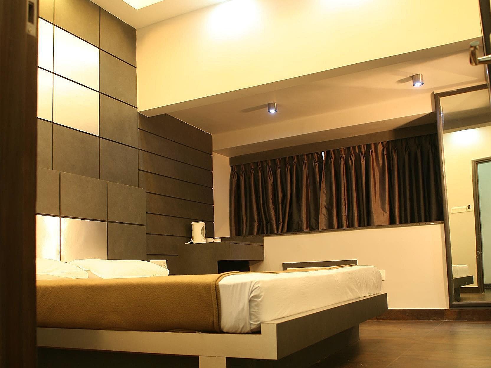 Hotel Trimoorti Economy Ac Room with Free Wifi 4