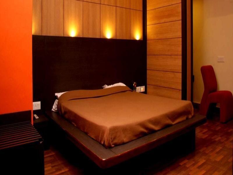 undefined Hotel Trimoorti 4