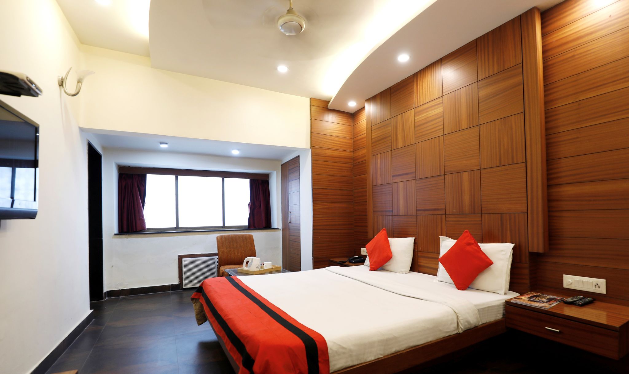 Hotel Trimoorti Economy Ac Room with Free Wifi 2