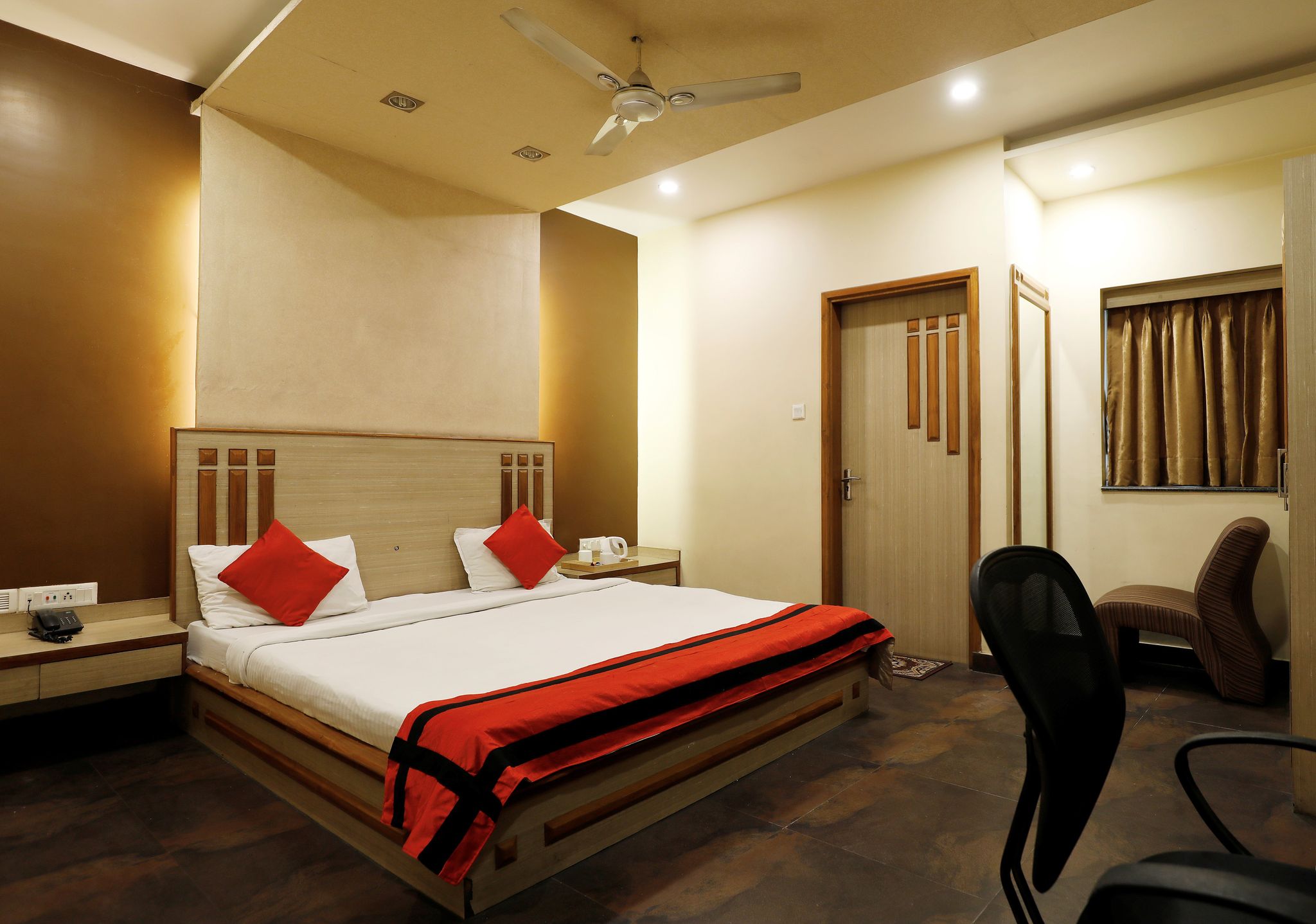 undefined Hotel Trimoorti 8