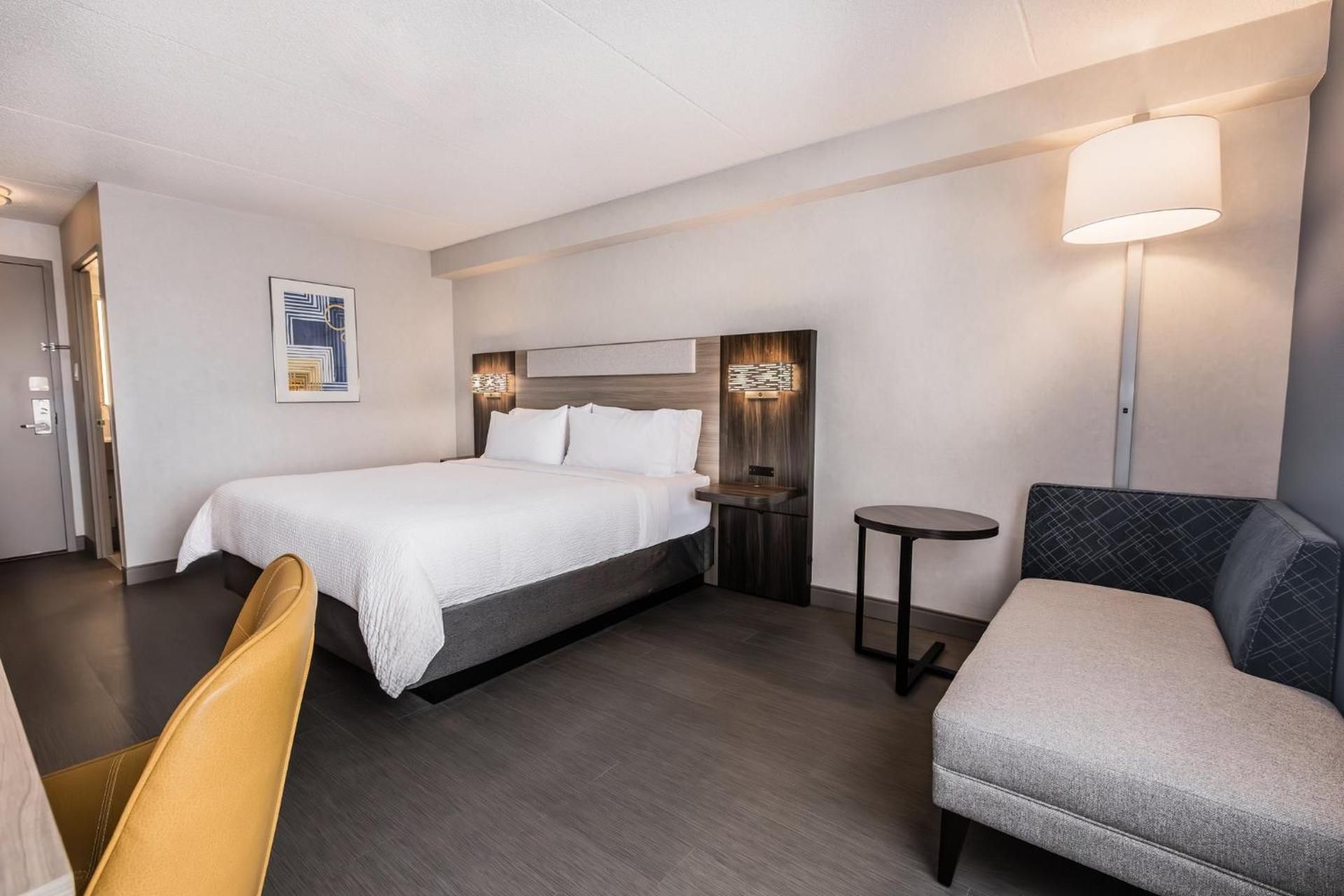 Holiday Inn Express Toronto - North York by IHG 1 King Standard 2