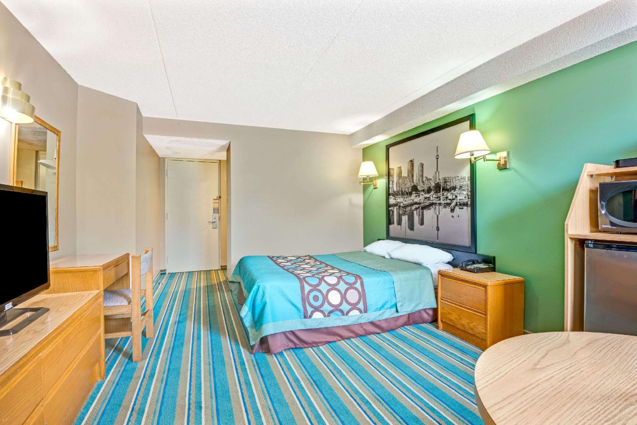 1 King Bed Deluxe Room Non-Smoking