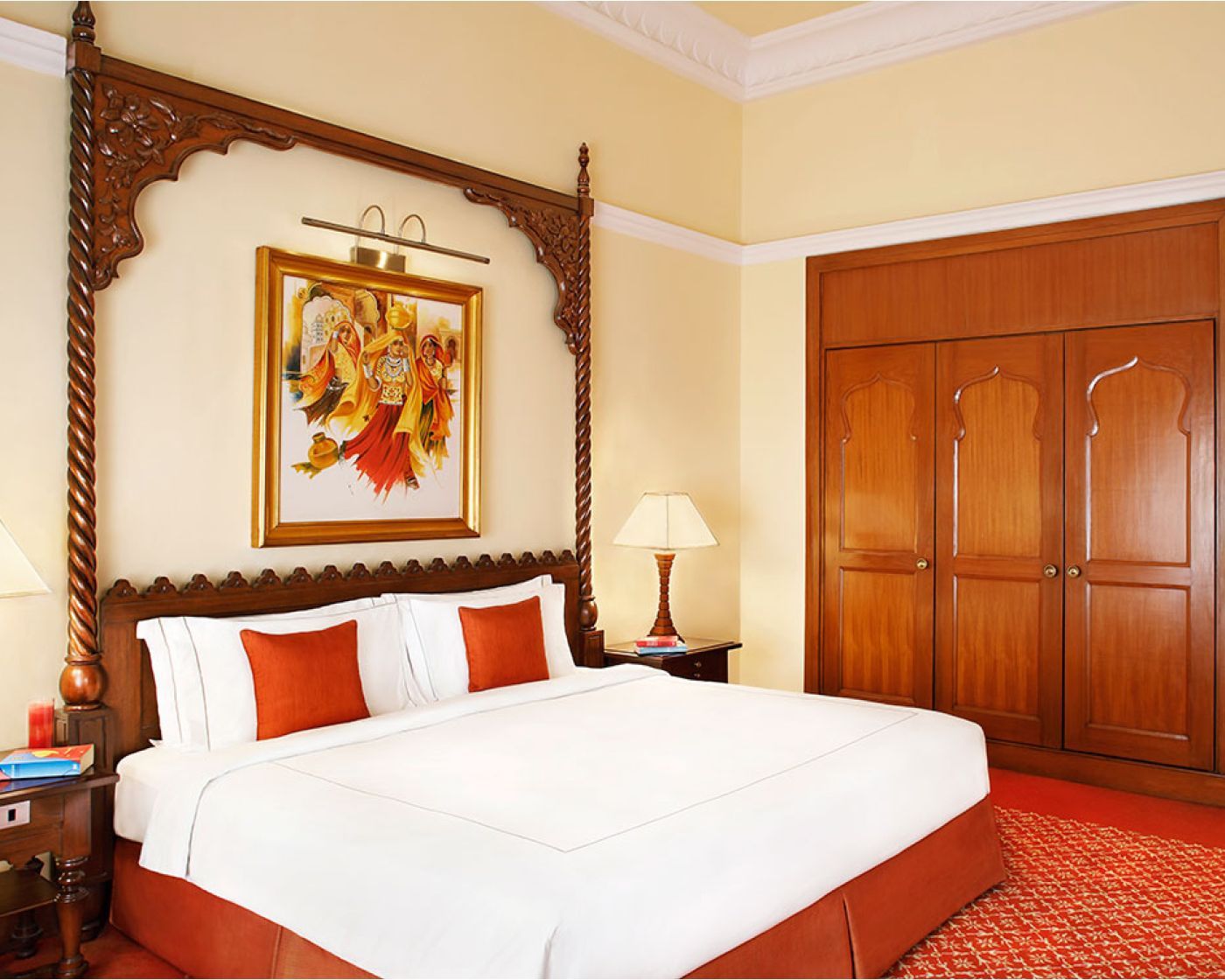 Deluxe Room Pool View King Bed