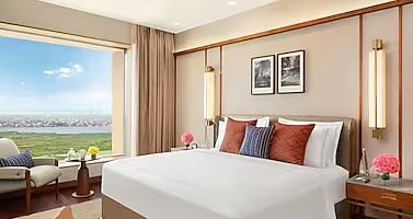 PREMIUM ROOM KING BED MARINE DRIVE VIEW