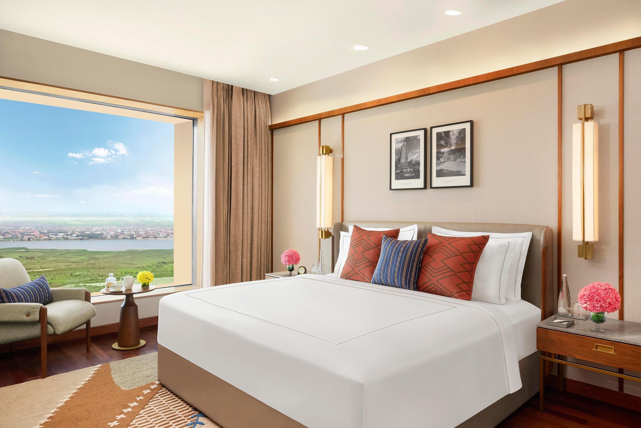 DELUXE ROOM KING BED