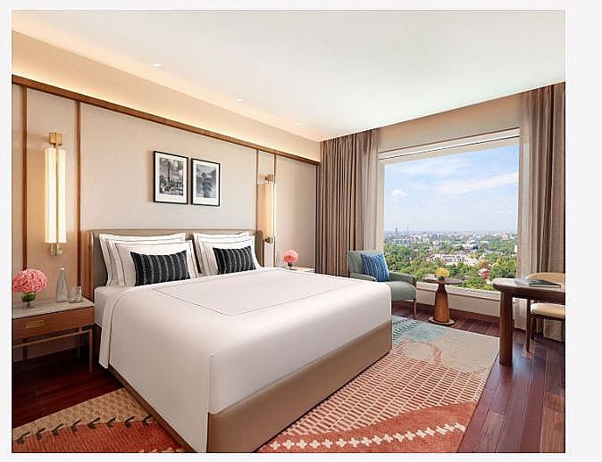 PREMIUM ROOM KING BED MARINE DRIVE VIEW