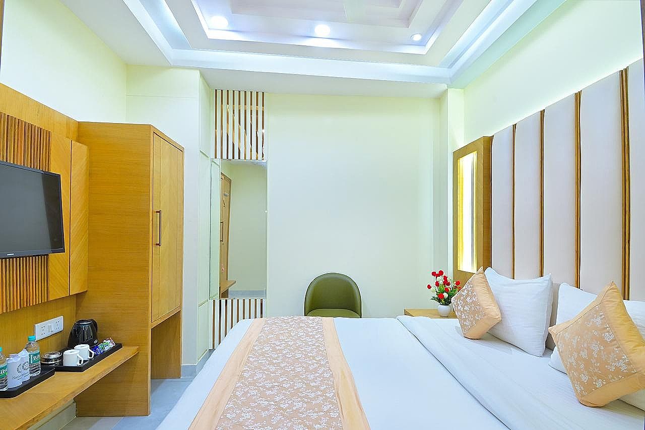 DELUXE DOUBLE ROOM