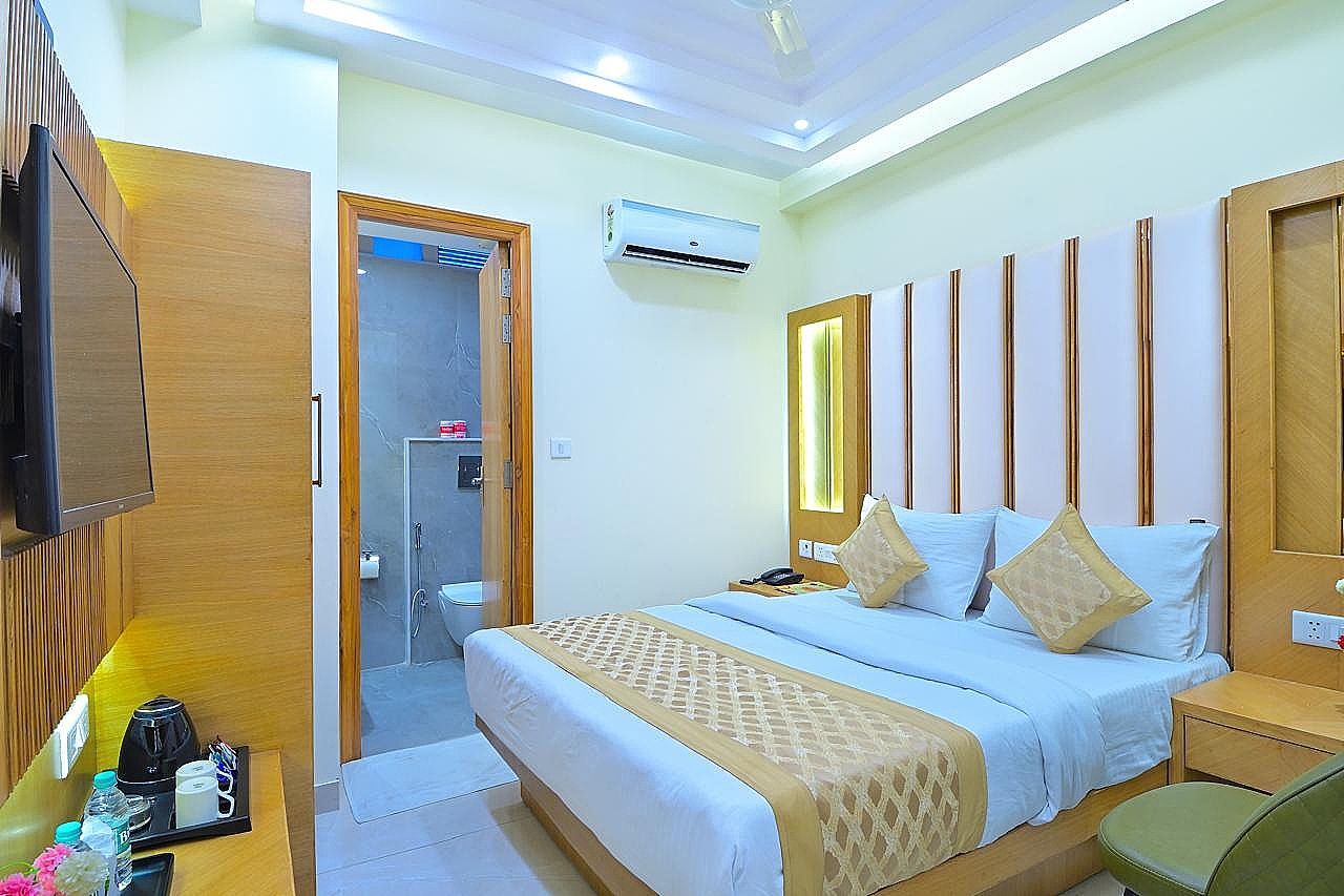 DELUXE DOUBLE ROOM