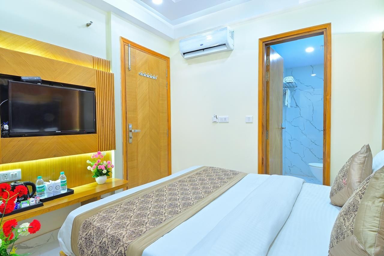 DELUXE DOUBLE ROOM