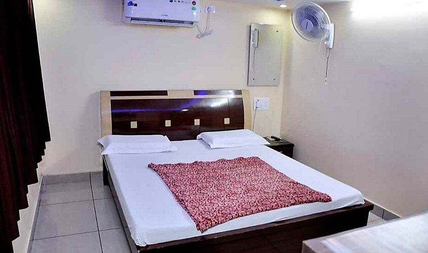 Deluxe AC Room