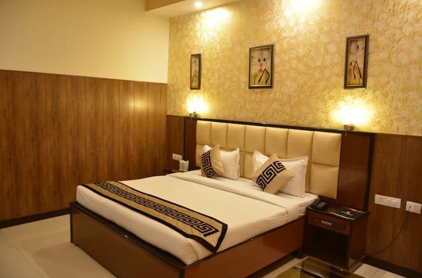 Super Deluxe AC Room