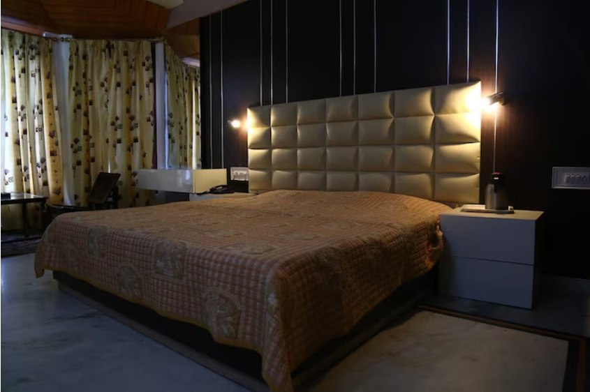 Royal Residency Classic Room 6