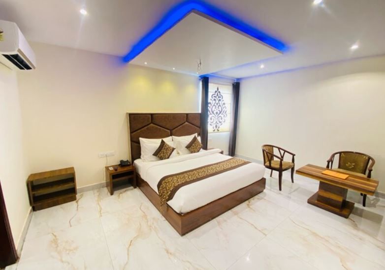 The Courtyard Hotel Deluxe Room