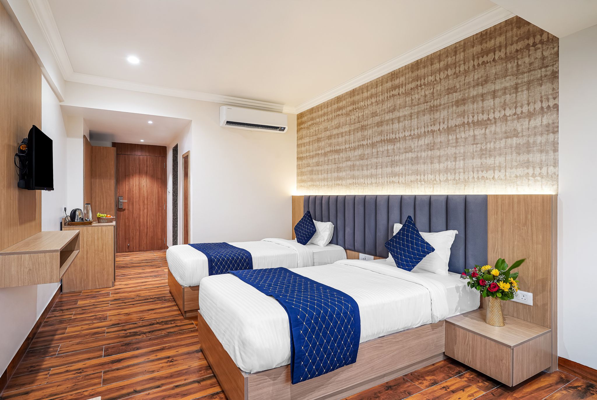 Sinclairs Udaipur Queen room 2