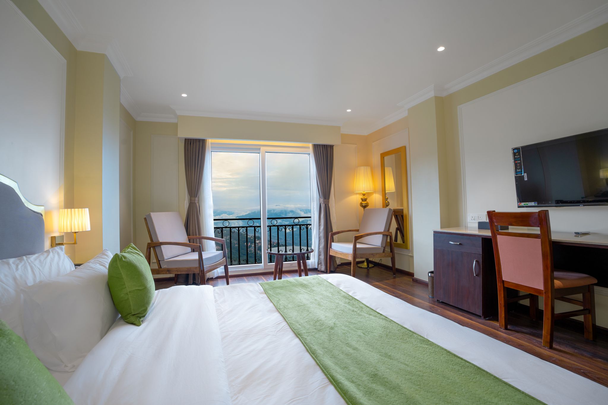 Deluxe Room with Mountain View