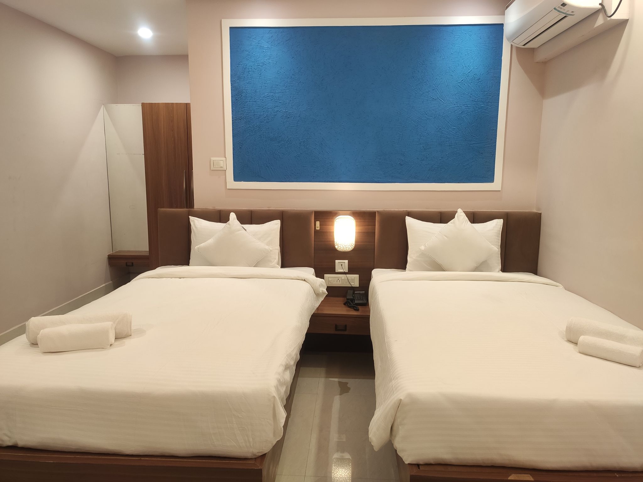 Super Deluxe Twin Bed Room
