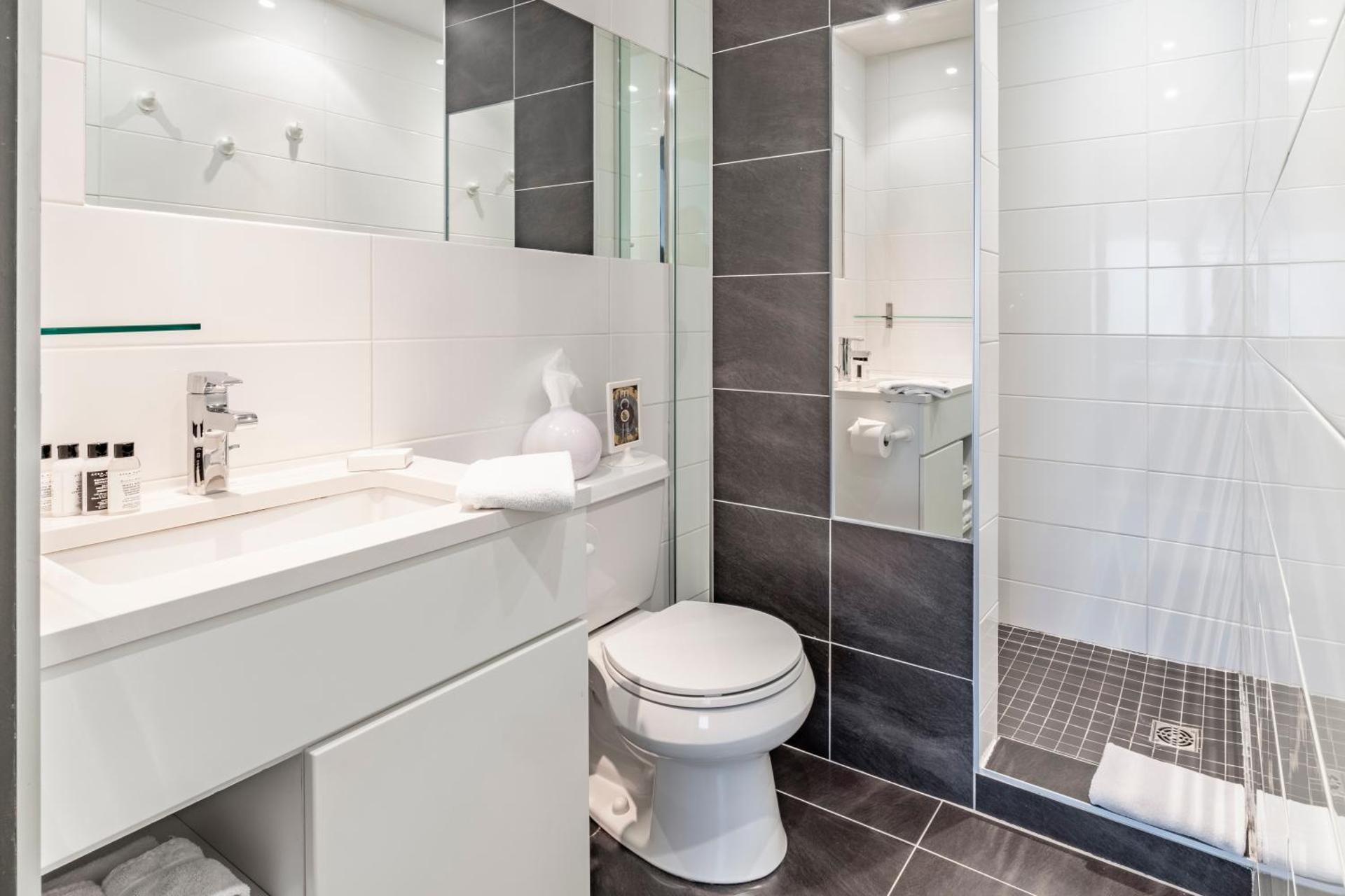 Hotel Zero 1 Queen Room 3