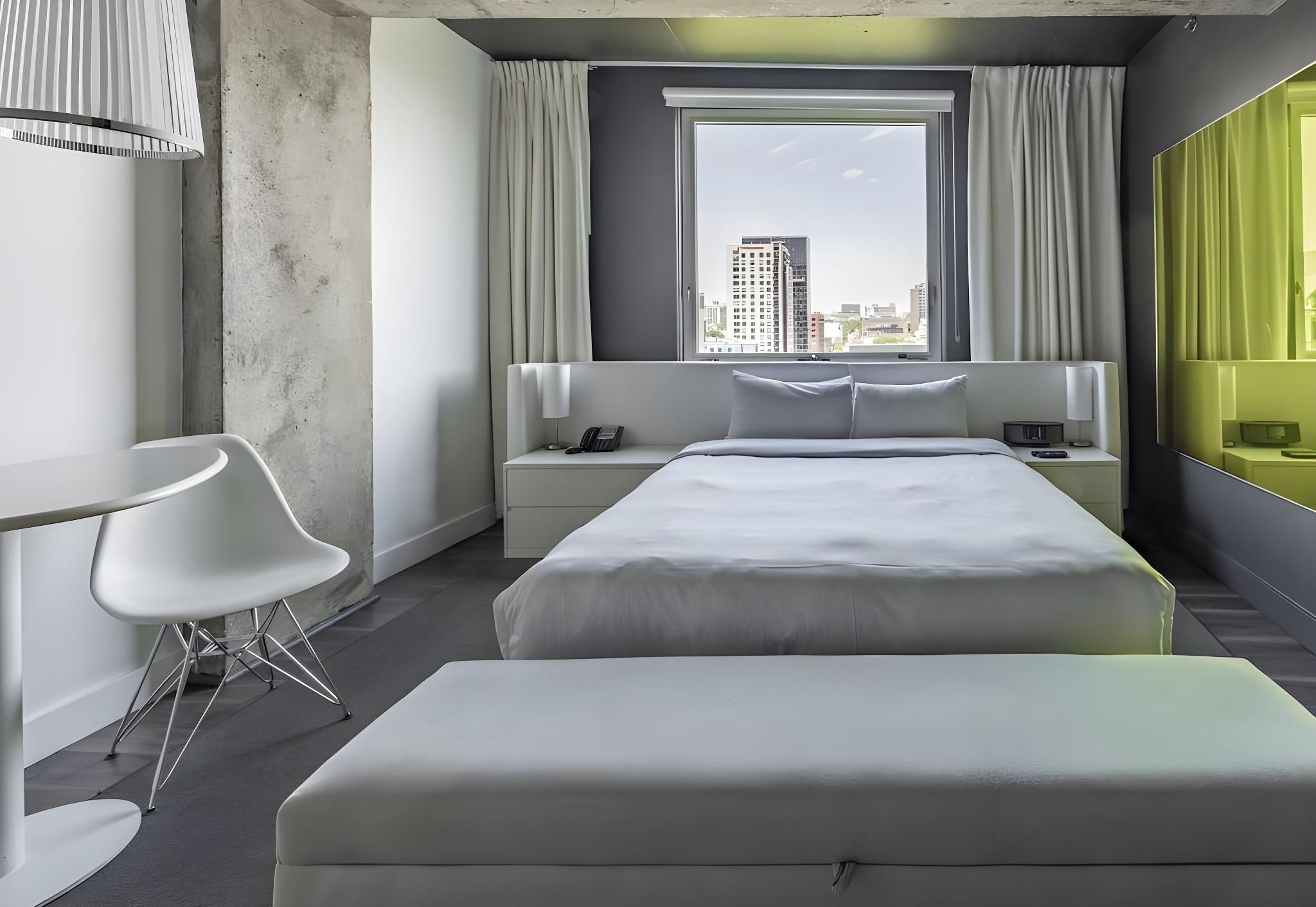 Hotel Zero 1 Queen Room