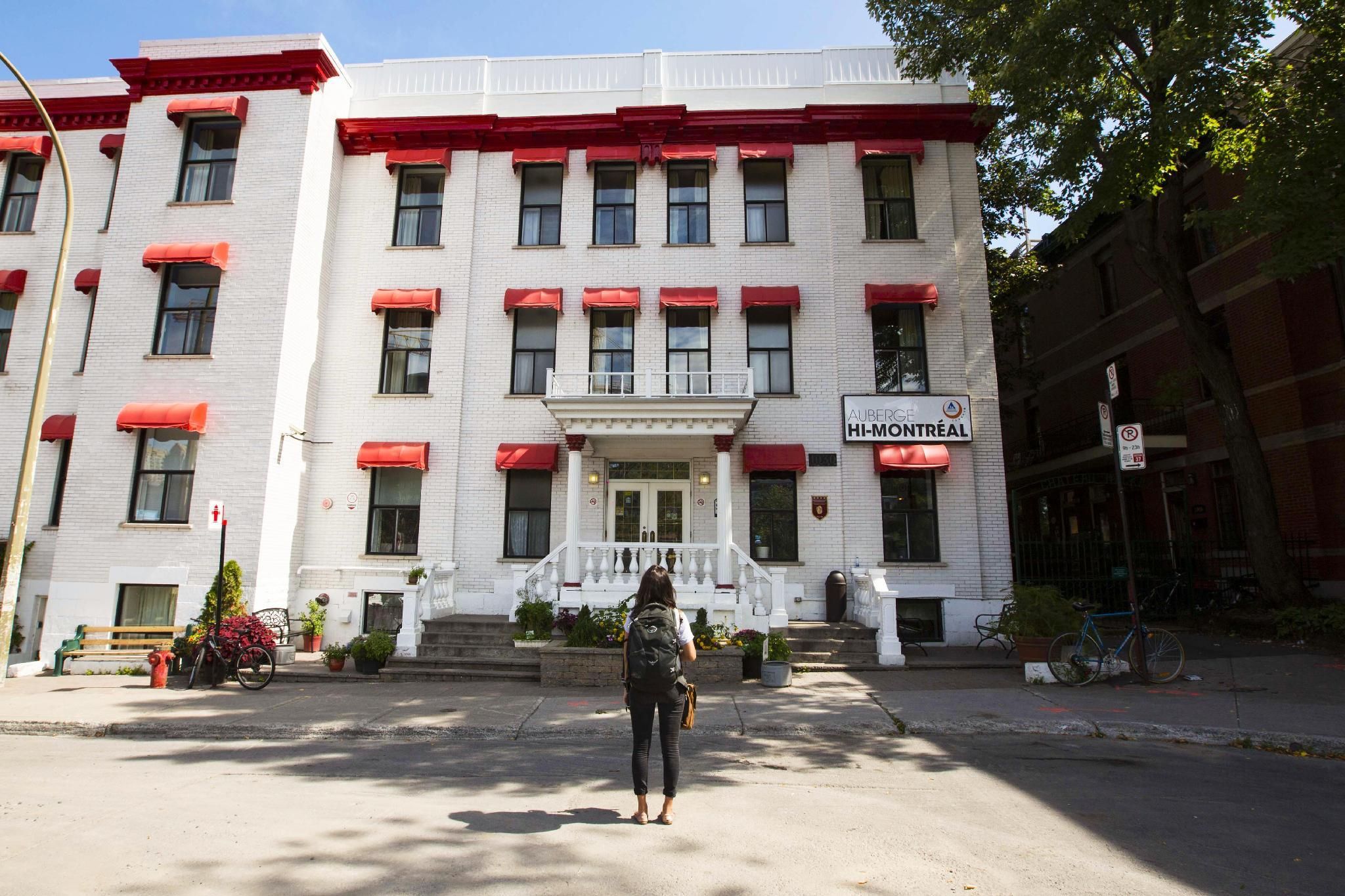 Auberge Saintlo Montreal Hostel