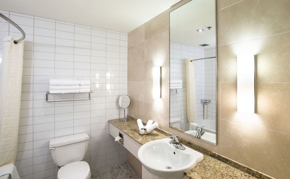 Le Square Phillips Hotel And Suites Studio, 1 King Bed 2