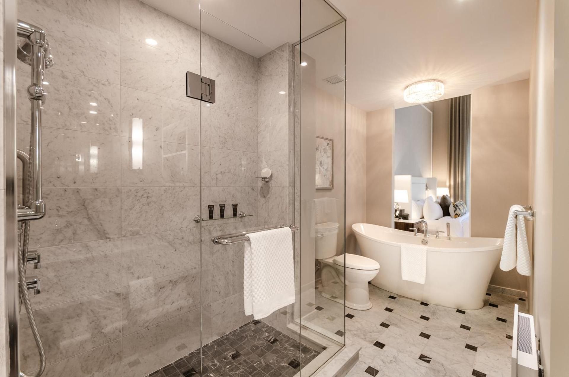 Grand Montreal View 1 King Bed