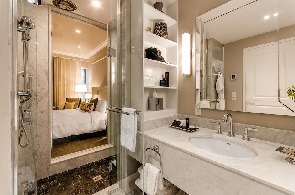 Hotel Birks Montreal Classic Room, 1 King Bed, City View 5